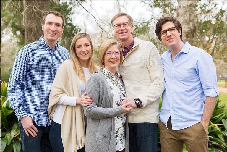 Extended family fall portrait in the winter in Houston TX