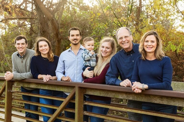 Houston TX extended family on a bridge. Kara Powell Photography