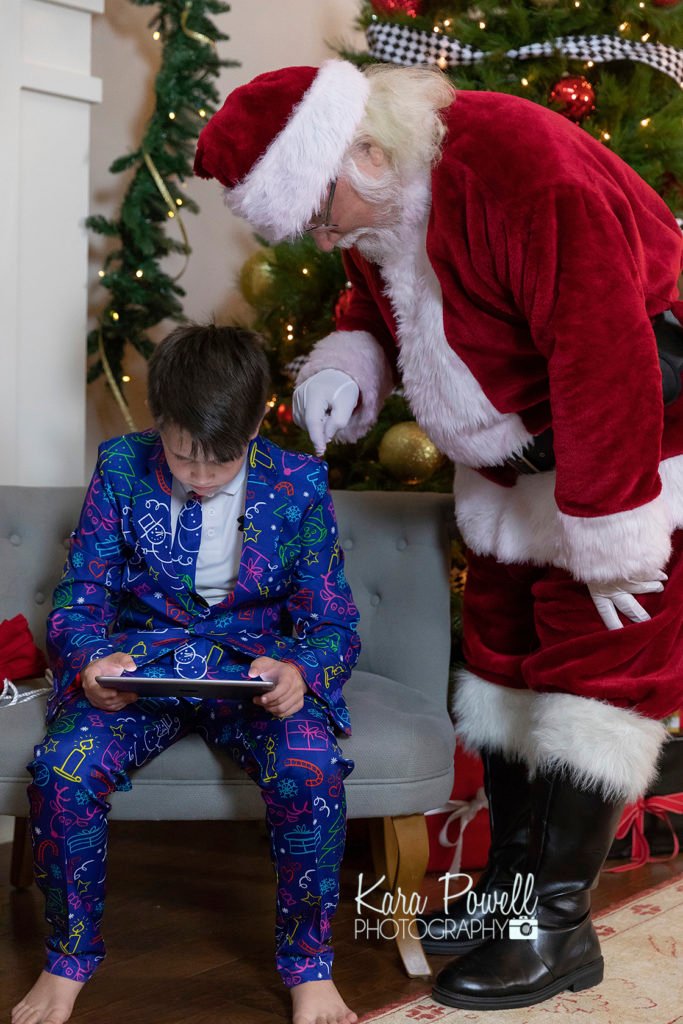 Woodlands Santa photographer - Boy can't look up from his video game long enough to notice santa