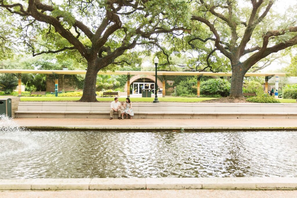 Parens with five year old in Houston zoo in Houston TX
